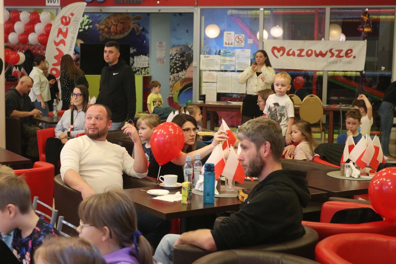 Rodzinny Dzień Niepodległości w Morskiej Krainie [9.11.2025] - zdjęcie #88 - eOstroleka.pl
