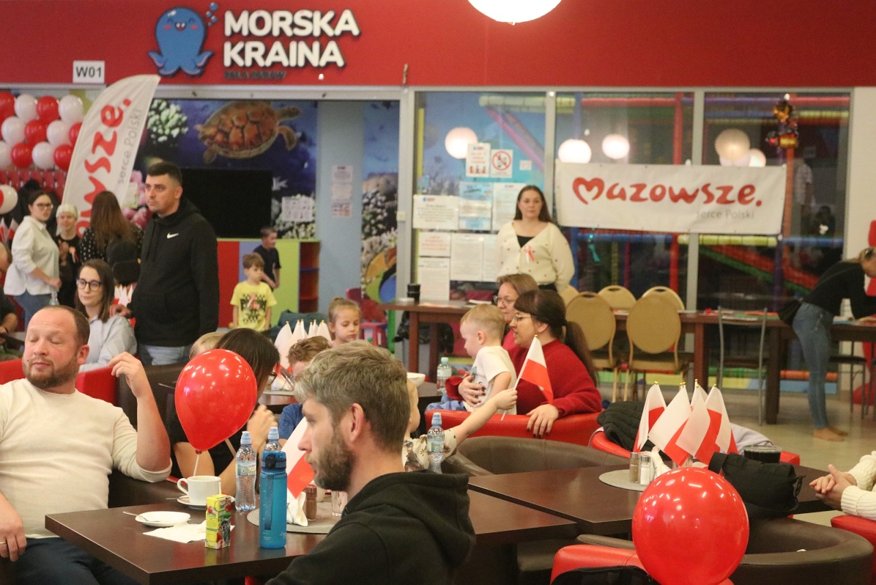 Rodzinny Dzień Niepodległości w Morskiej Krainie [9.11.2025] - zdjęcie #87 - eOstroleka.pl