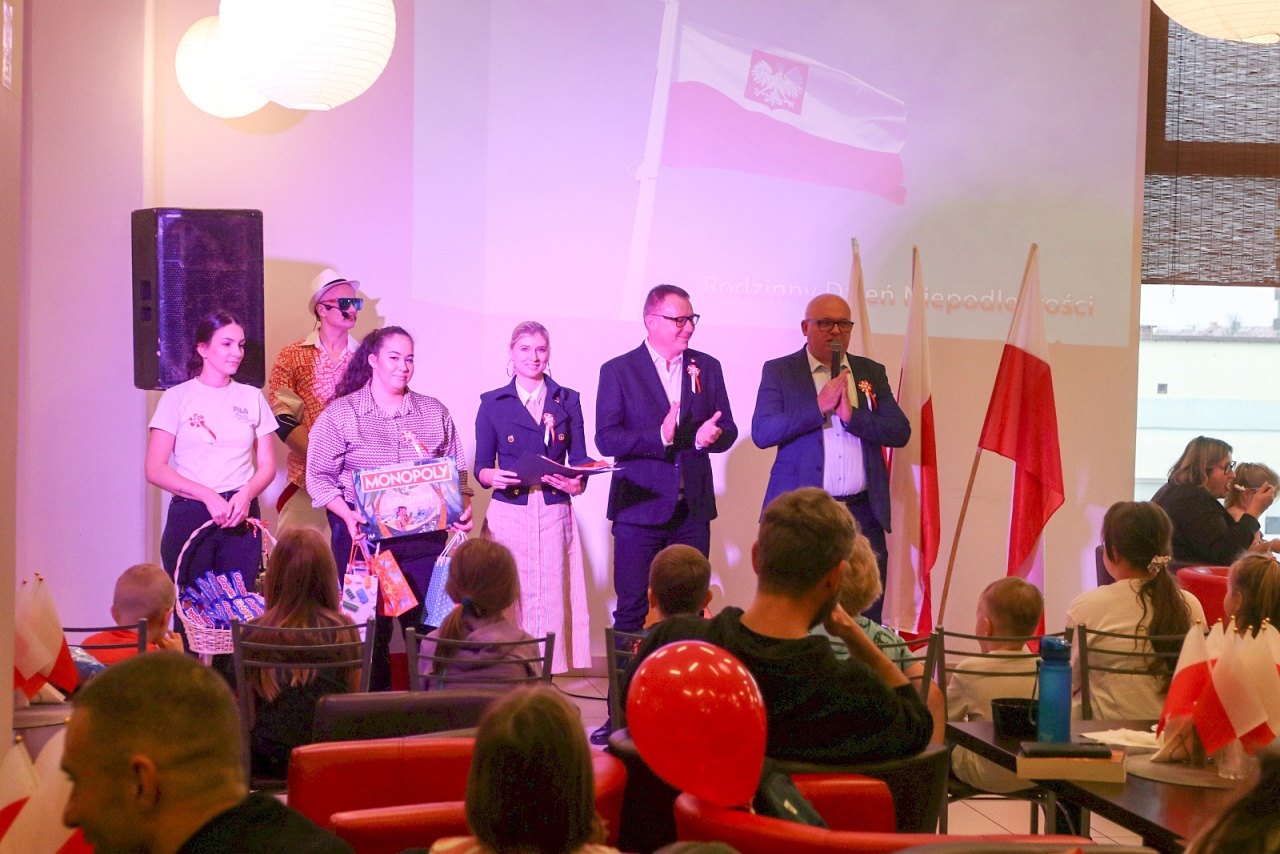 Rodzinny Dzień Niepodległości w Morskiej Krainie [9.11.2025] - zdjęcie #84 - eOstroleka.pl