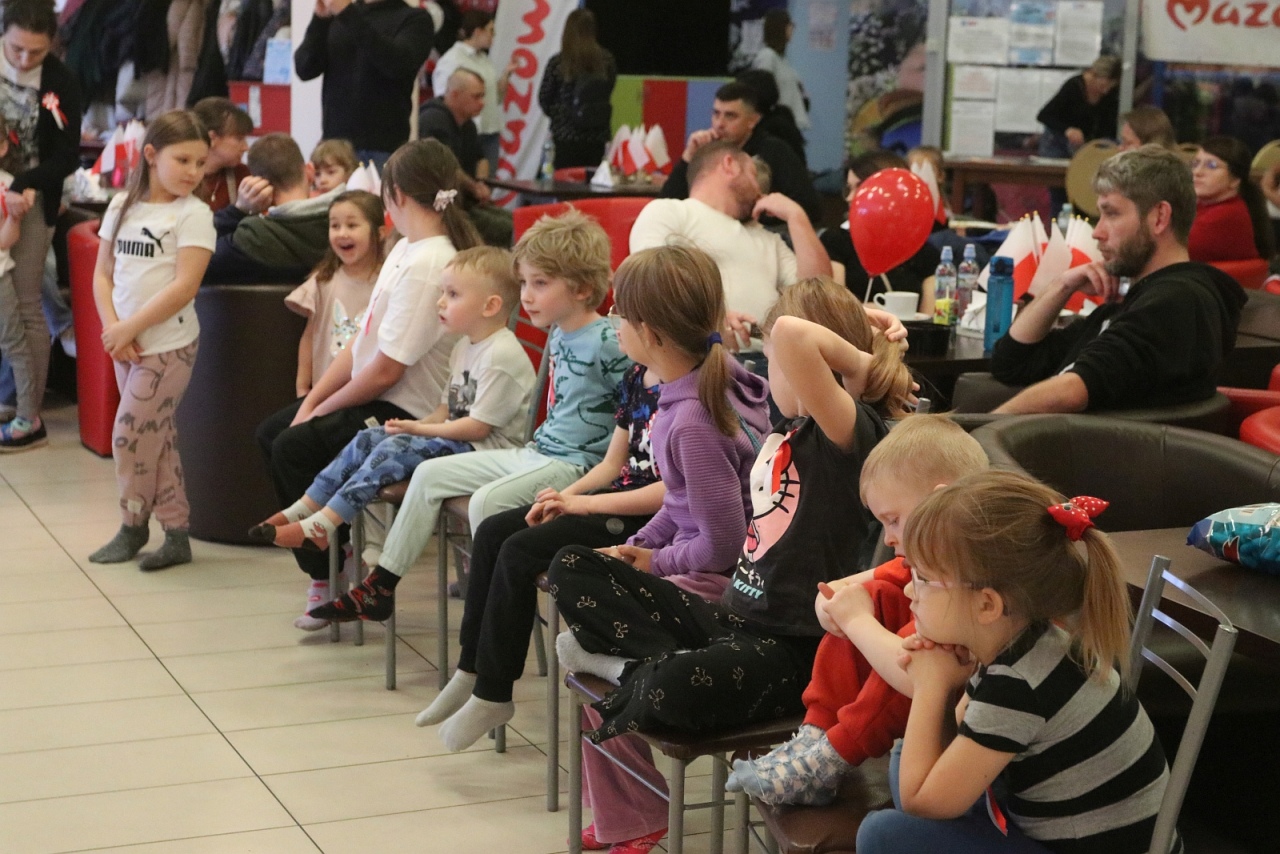 Rodzinny Dzień Niepodległości w Morskiej Krainie [9.11.2025] - zdjęcie #82 - eOstroleka.pl