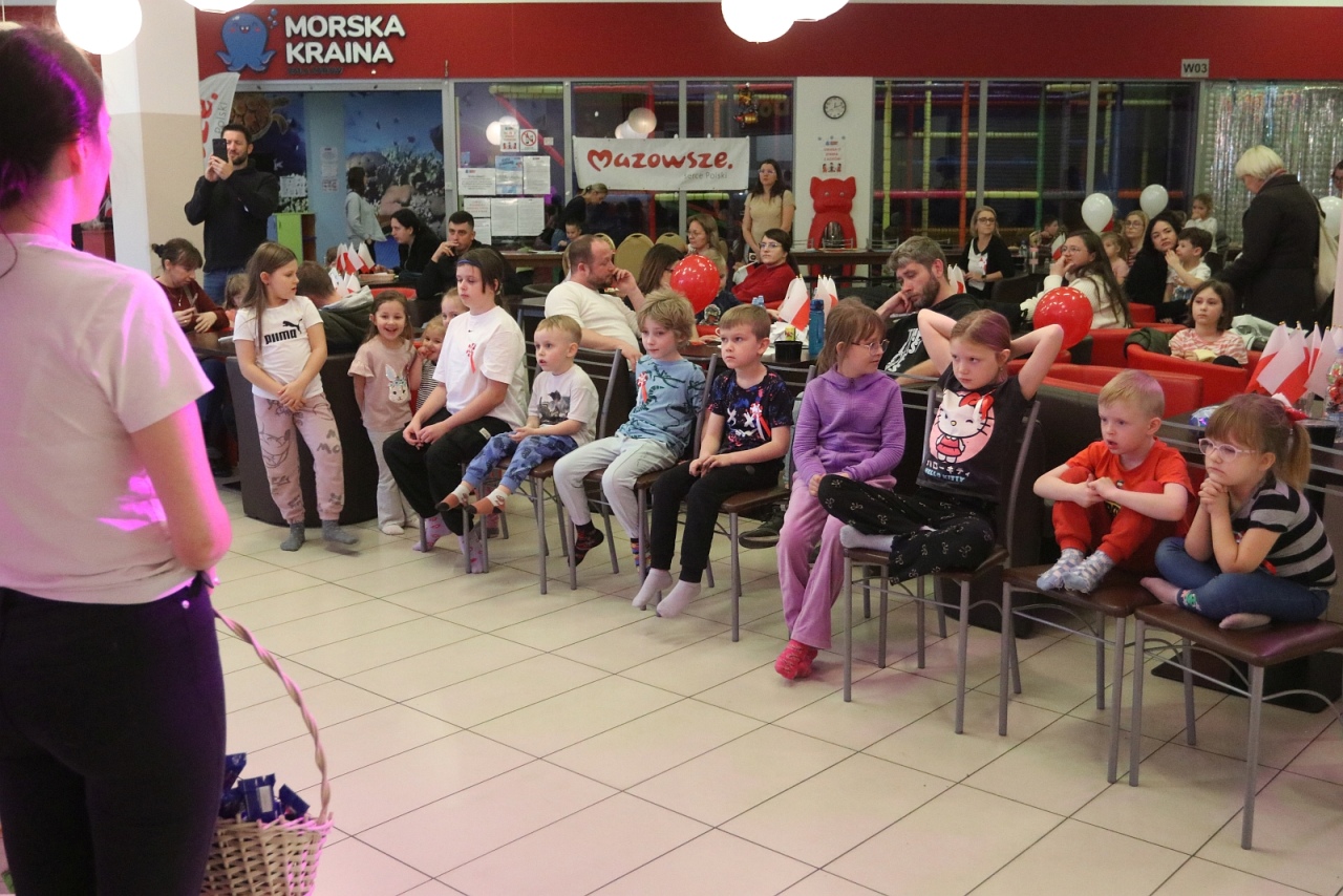Rodzinny Dzień Niepodległości w Morskiej Krainie [9.11.2025] - zdjęcie #81 - eOstroleka.pl
