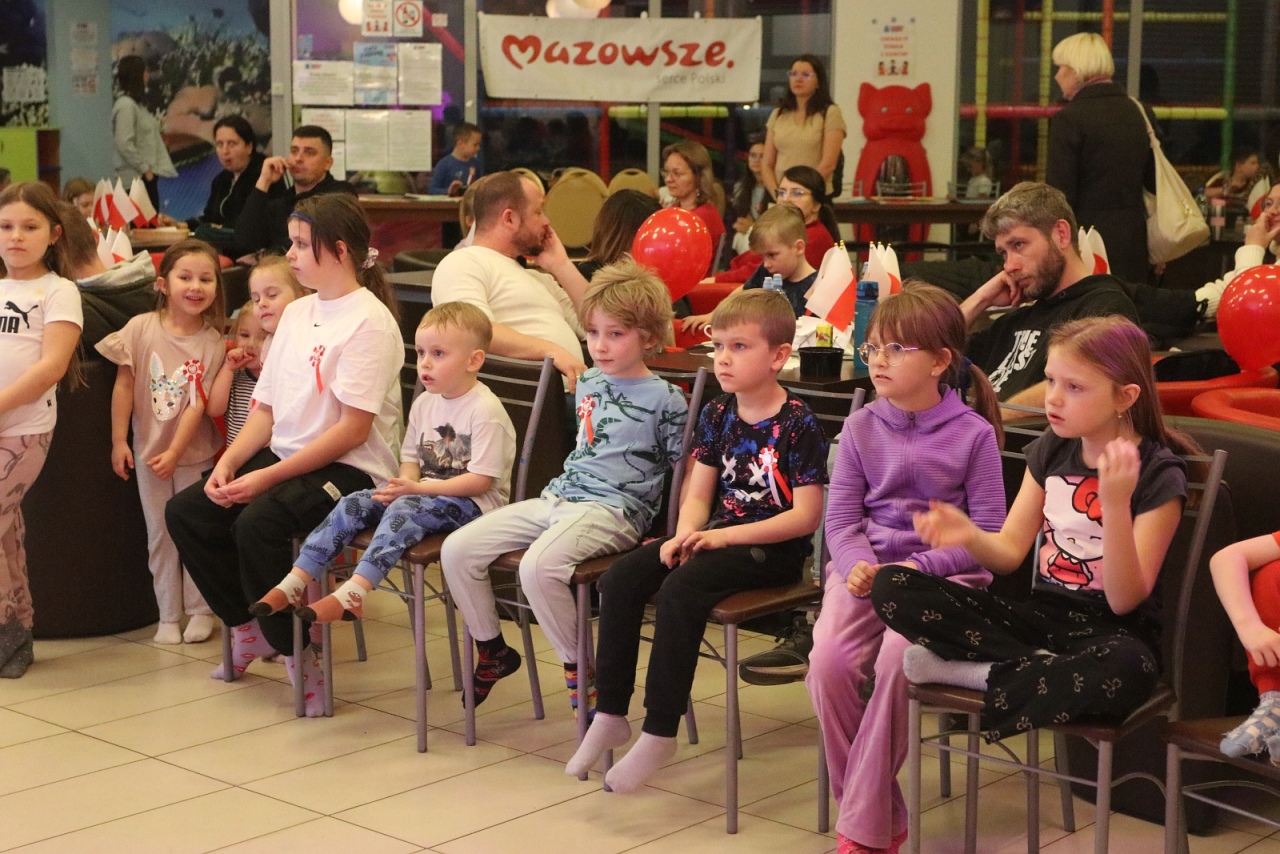 Rodzinny Dzień Niepodległości w Morskiej Krainie [9.11.2025] - zdjęcie #80 - eOstroleka.pl