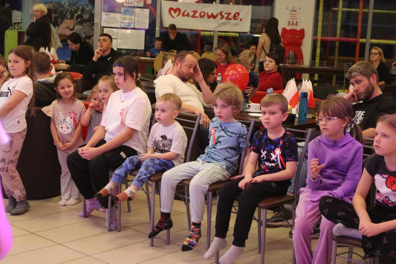 Rodzinny Dzień Niepodległości w Morskiej Krainie [9.11.2025] - zdjęcie #79 - eOstroleka.pl