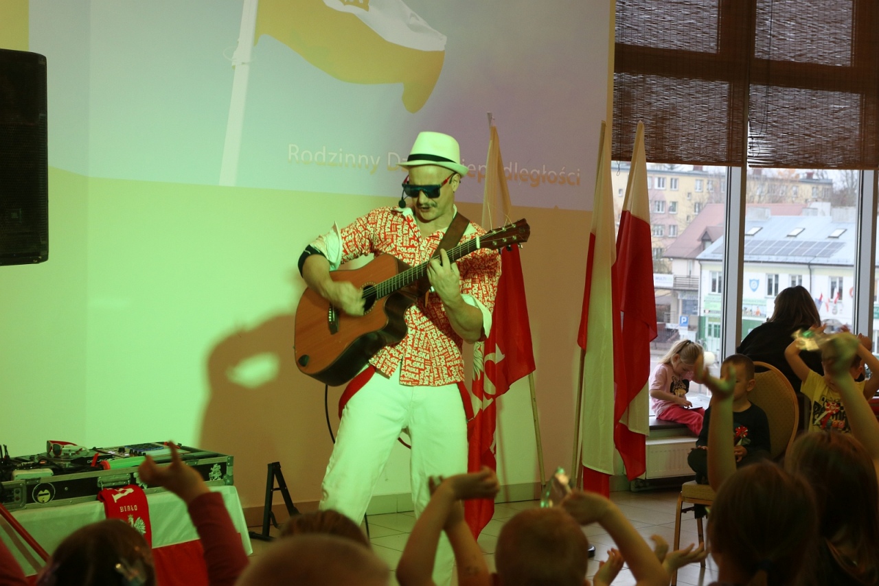 Rodzinny Dzień Niepodległości w Morskiej Krainie [9.11.2025] - zdjęcie #28 - eOstroleka.pl