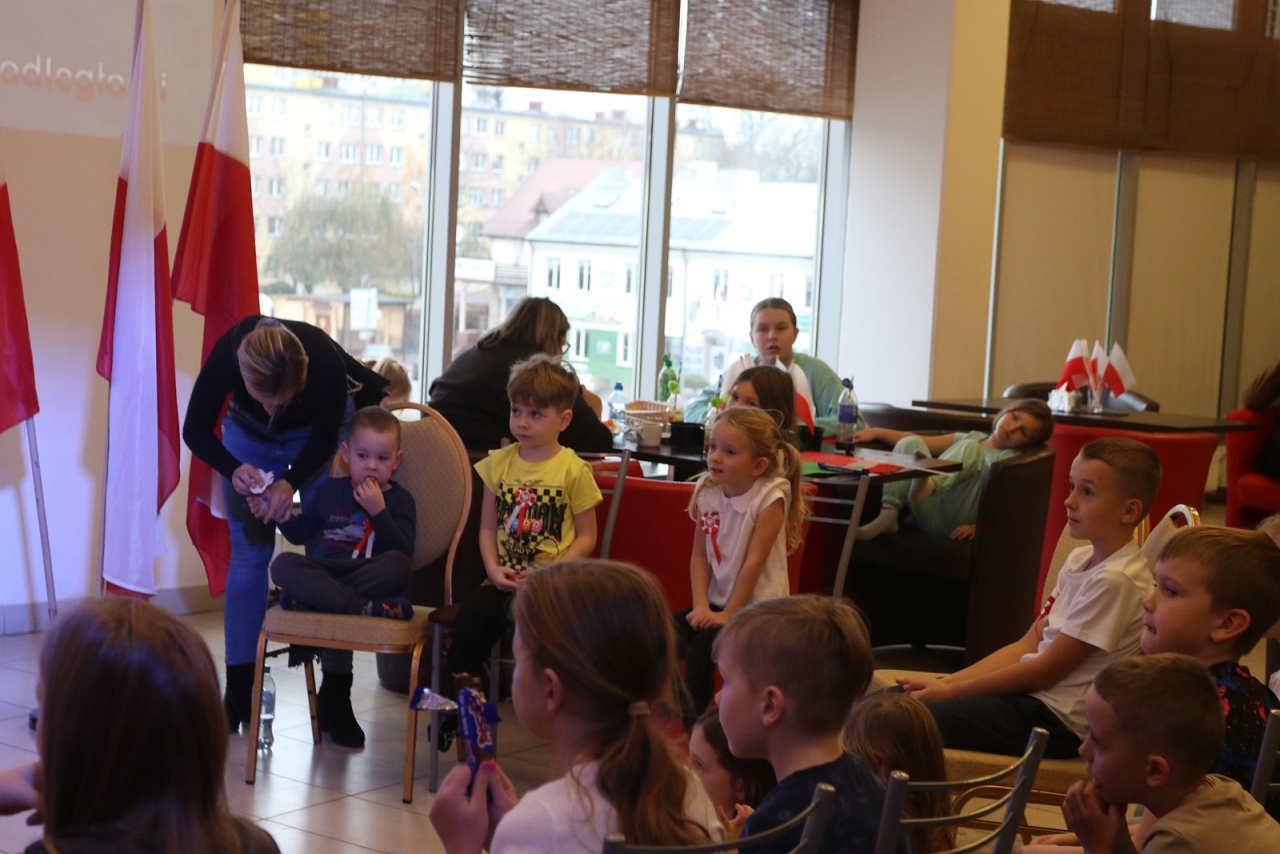 Rodzinny Dzień Niepodległości w Morskiej Krainie [9.11.2025] - zdjęcie #27 - eOstroleka.pl