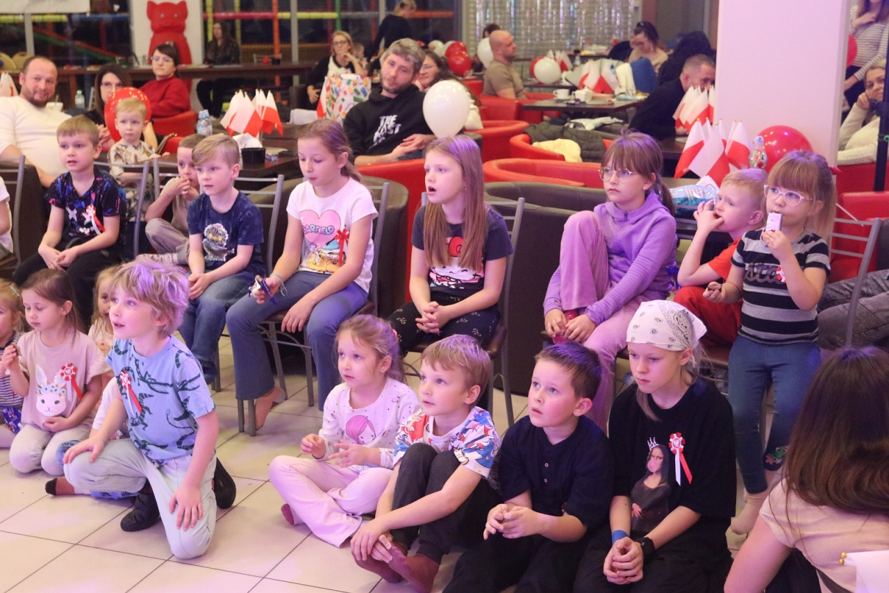 Rodzinny Dzień Niepodległości w Morskiej Krainie [9.11.2025] - zdjęcie #23 - eOstroleka.pl