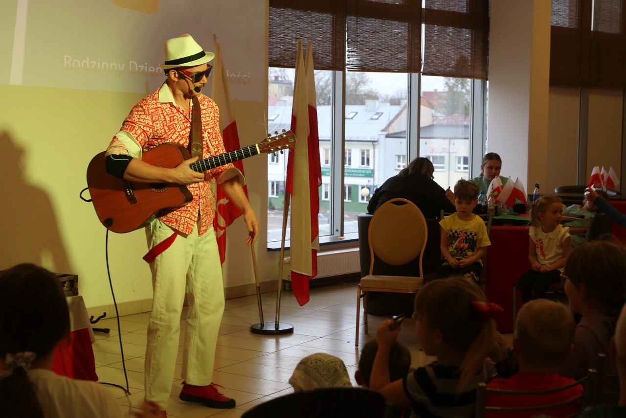 Rodzinny Dzień Niepodległości w Morskiej Krainie [9.11.2025] - zdjęcie #20 - eOstroleka.pl