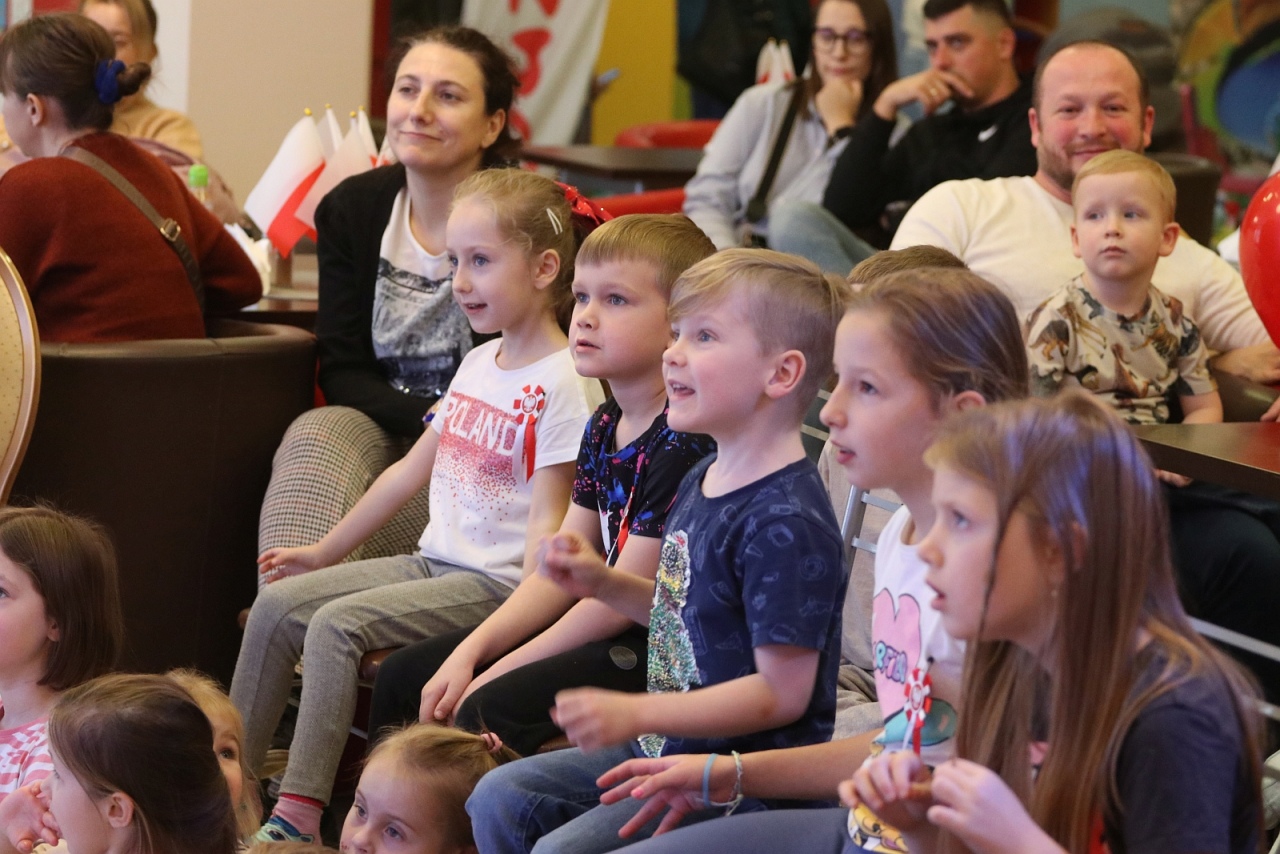 Rodzinny Dzień Niepodległości w Morskiej Krainie [9.11.2025] - zdjęcie #18 - eOstroleka.pl