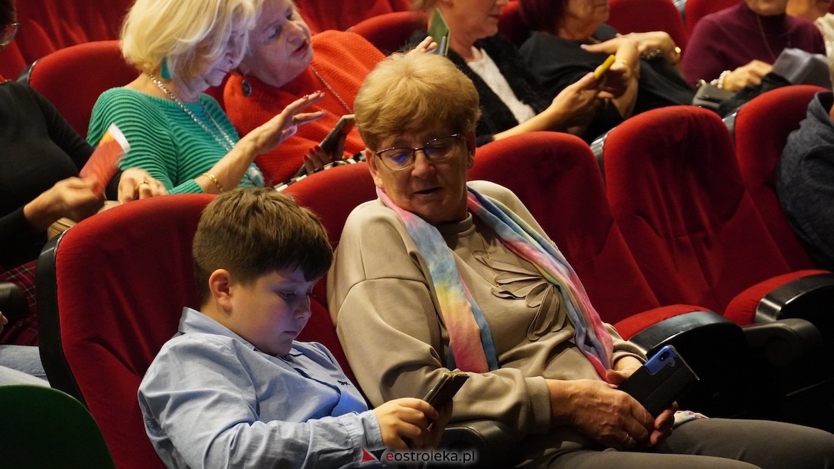 Niezwykłe spotkanie kultur w rytmie przyjaźni: Ostrołęka i Hiszpania w OCK! [10.11.2025] - zdjęcie #132 - eOstroleka.pl