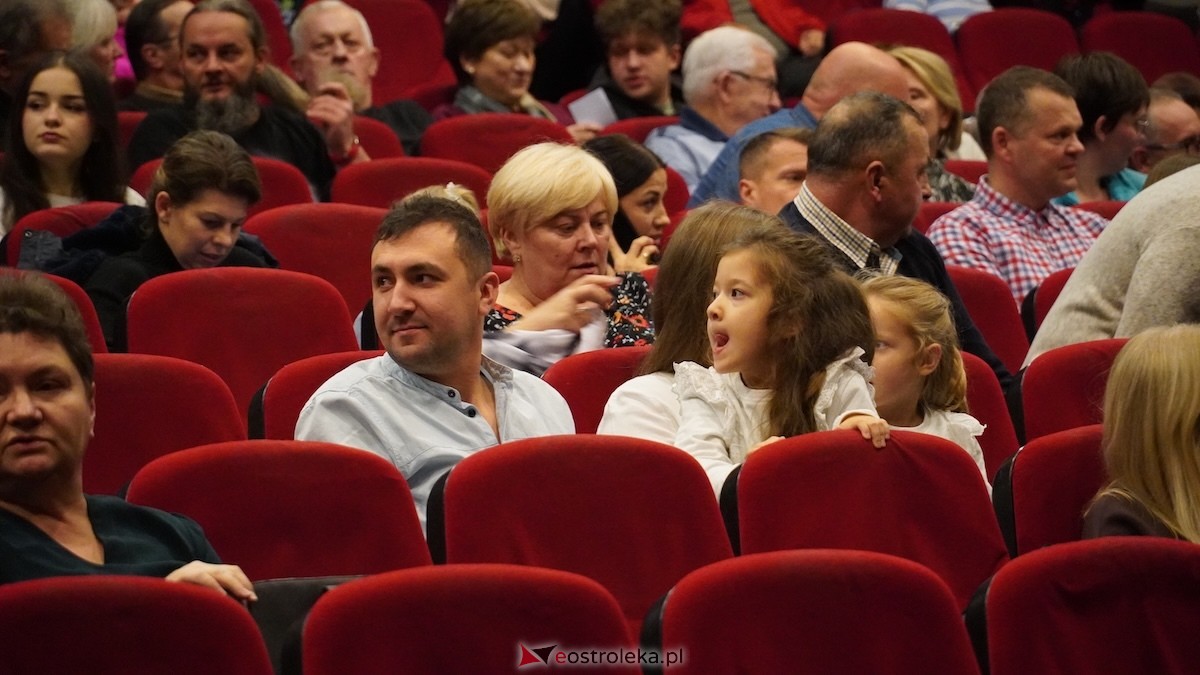 Niezwykłe spotkanie kultur w rytmie przyjaźni: Ostrołęka i Hiszpania w OCK! [10.11.2025] - zdjęcie #131 - eOstroleka.pl