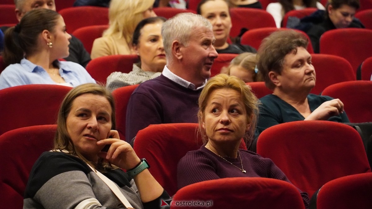 Niezwykłe spotkanie kultur w rytmie przyjaźni: Ostrołęka i Hiszpania w OCK! [10.11.2025] - zdjęcie #130 - eOstroleka.pl