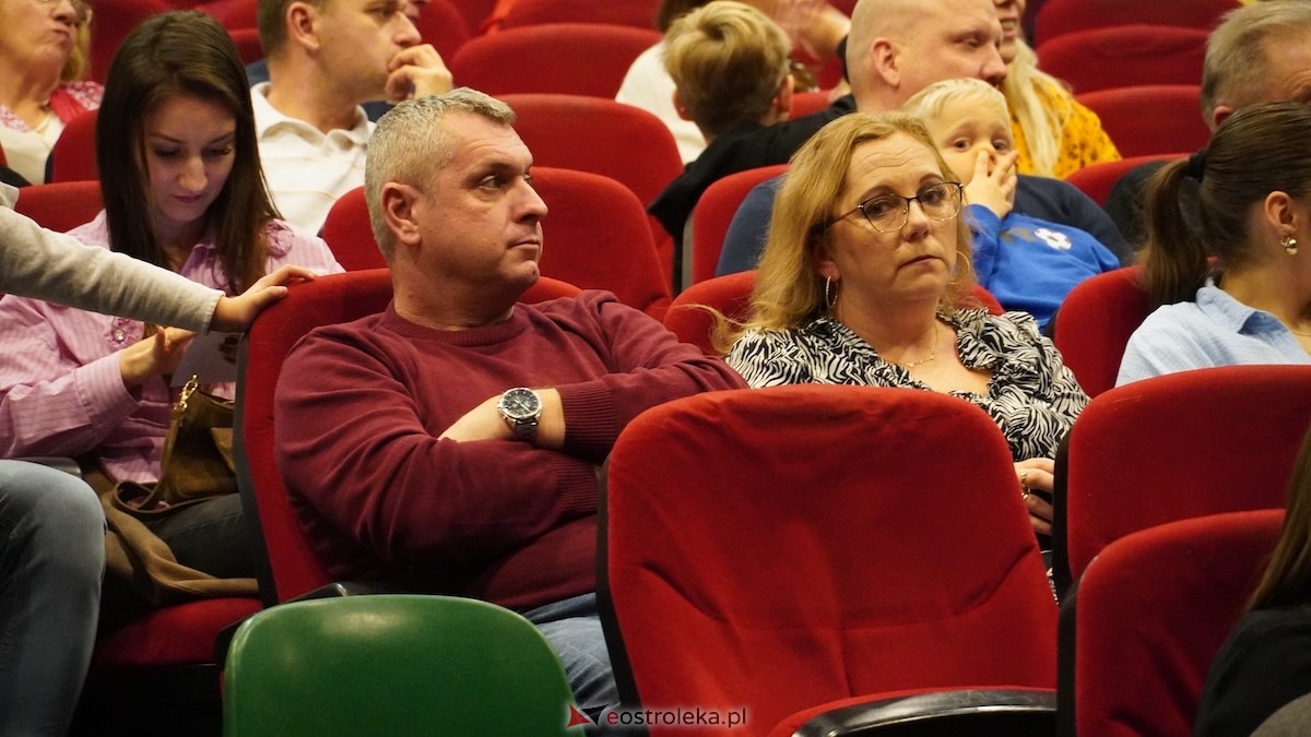 Niezwykłe spotkanie kultur w rytmie przyjaźni: Ostrołęka i Hiszpania w OCK! [10.11.2025] - zdjęcie #126 - eOstroleka.pl