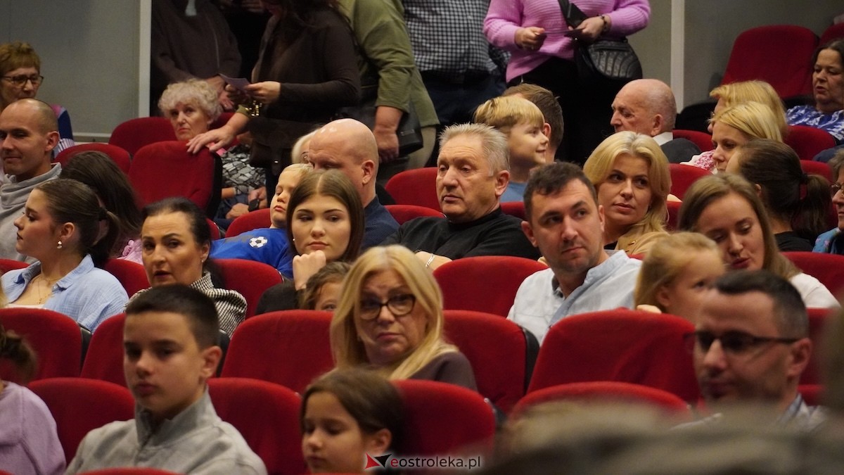 Niezwykłe spotkanie kultur w rytmie przyjaźni: Ostrołęka i Hiszpania w OCK! [10.11.2025] - zdjęcie #117 - eOstroleka.pl