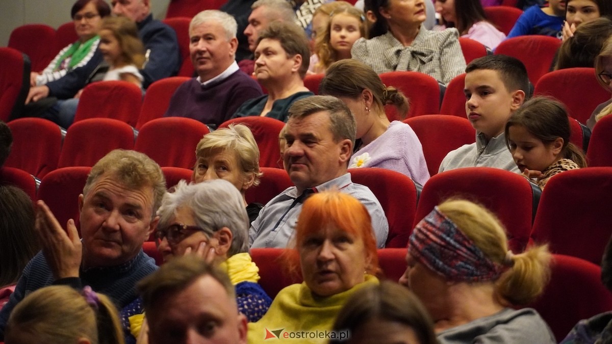 Niezwykłe spotkanie kultur w rytmie przyjaźni: Ostrołęka i Hiszpania w OCK! [10.11.2025] - zdjęcie #112 - eOstroleka.pl