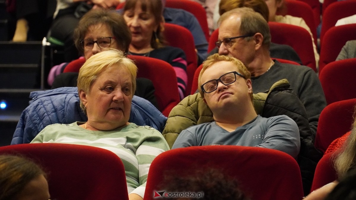 Niezwykłe spotkanie kultur w rytmie przyjaźni: Ostrołęka i Hiszpania w OCK! [10.11.2025] - zdjęcie #111 - eOstroleka.pl