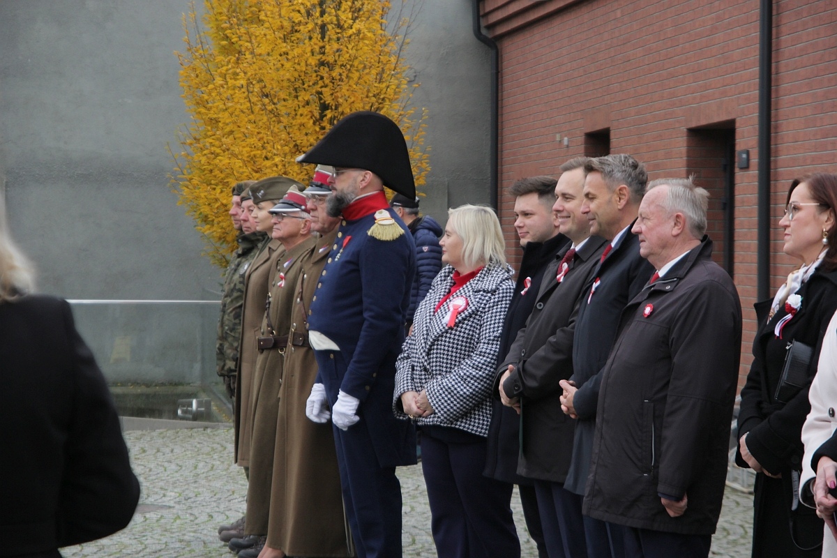 Niepodległa do Hymnu [11.11.2025] - zdjęcie #35 - eOstroleka.pl