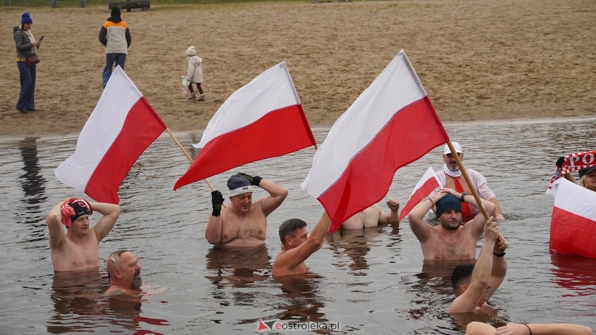 Morsowanie z flagą [11.11.2025] - zdjęcie #7 - eOstroleka.pl