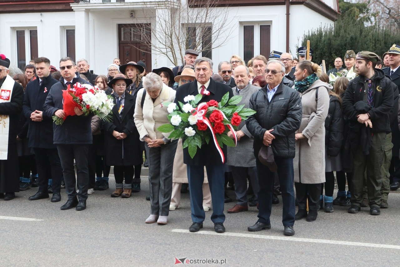 Święto Niepodległości 2025 w Ostrołęce - składanie kwiatów [11.11.2025] - zdjęcie #102 - eOstroleka.pl