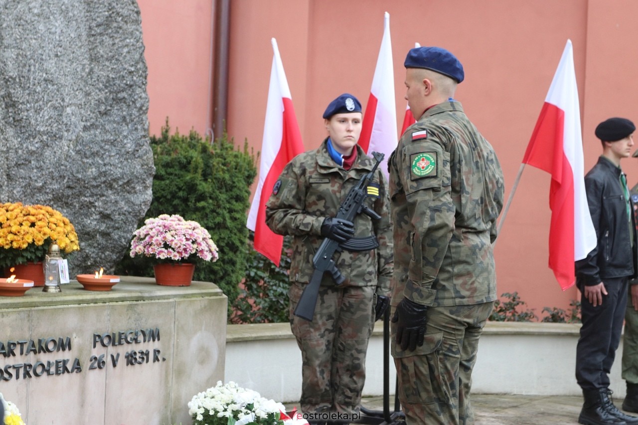 Święto Niepodległości 2025 w Ostrołęce - składanie kwiatów [11.11.2025] - zdjęcie #75 - eOstroleka.pl