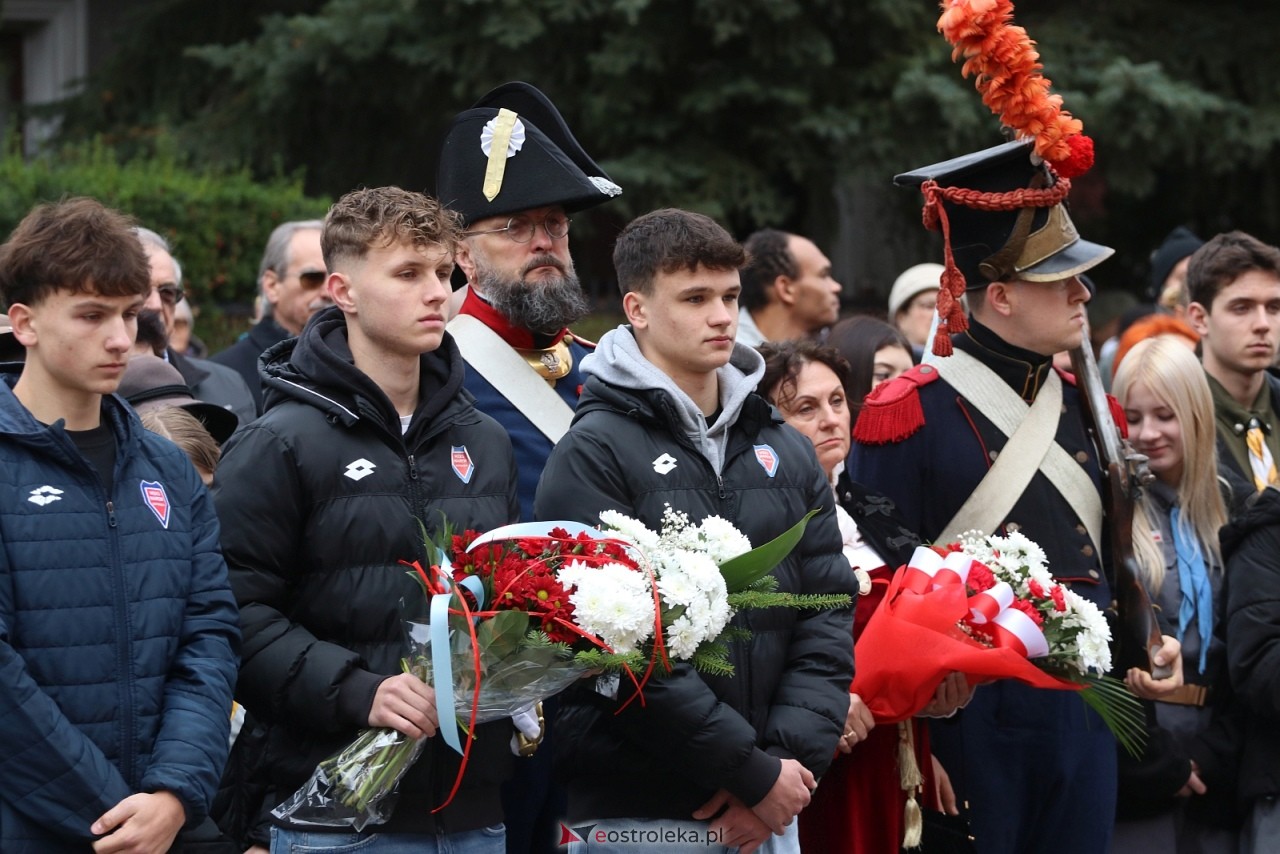Święto Niepodległości 2025 w Ostrołęce - składanie kwiatów [11.11.2025] - zdjęcie #47 - eOstroleka.pl