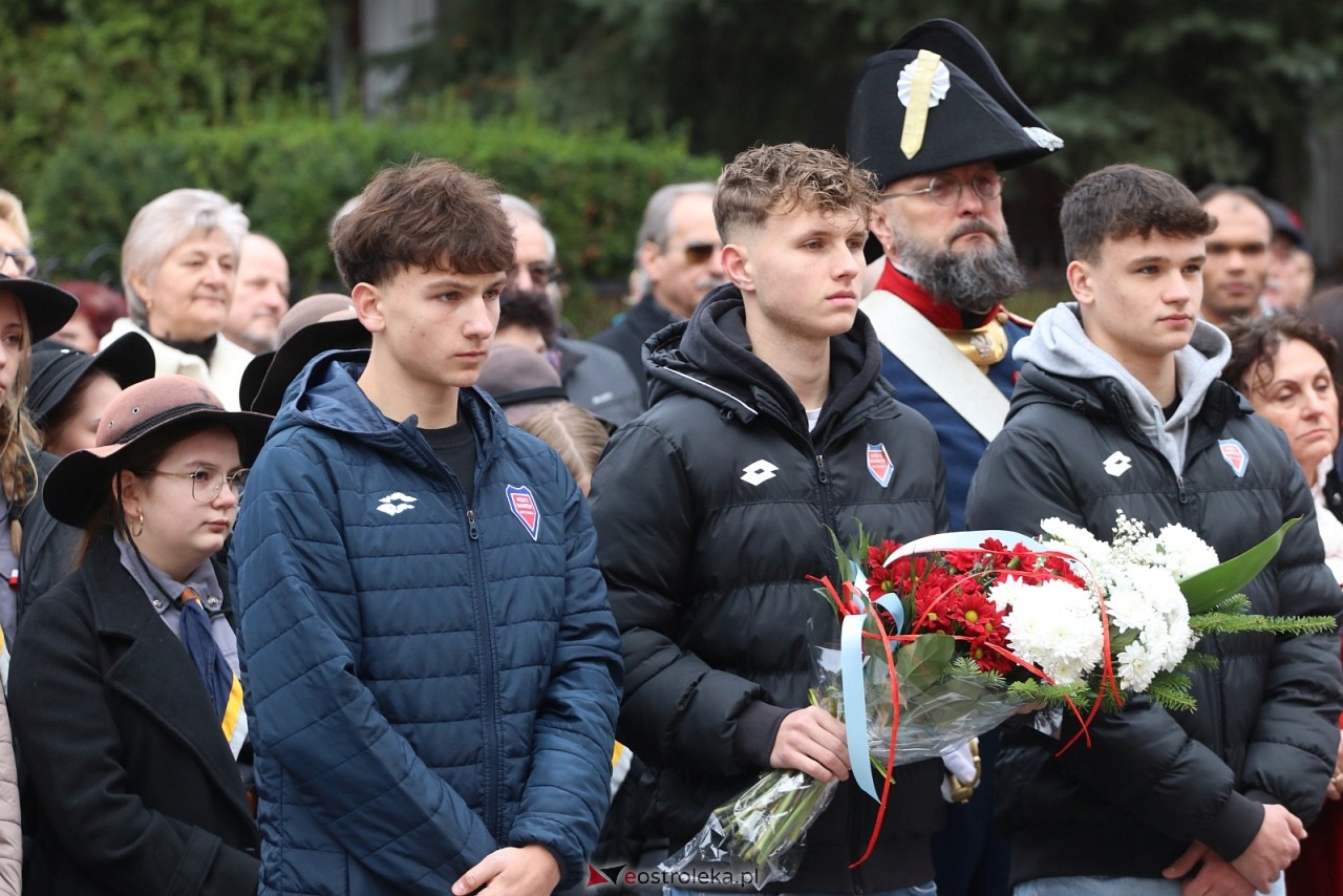 Święto Niepodległości 2025 w Ostrołęce - składanie kwiatów [11.11.2025] - zdjęcie #46 - eOstroleka.pl