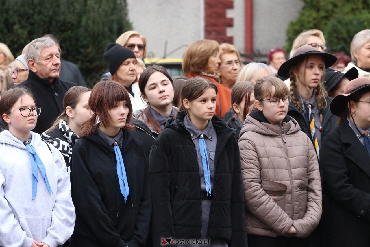Święto Niepodległości 2025 w Ostrołęce - składanie kwiatów [11.11.2025] - zdjęcie #45 - eOstroleka.pl
