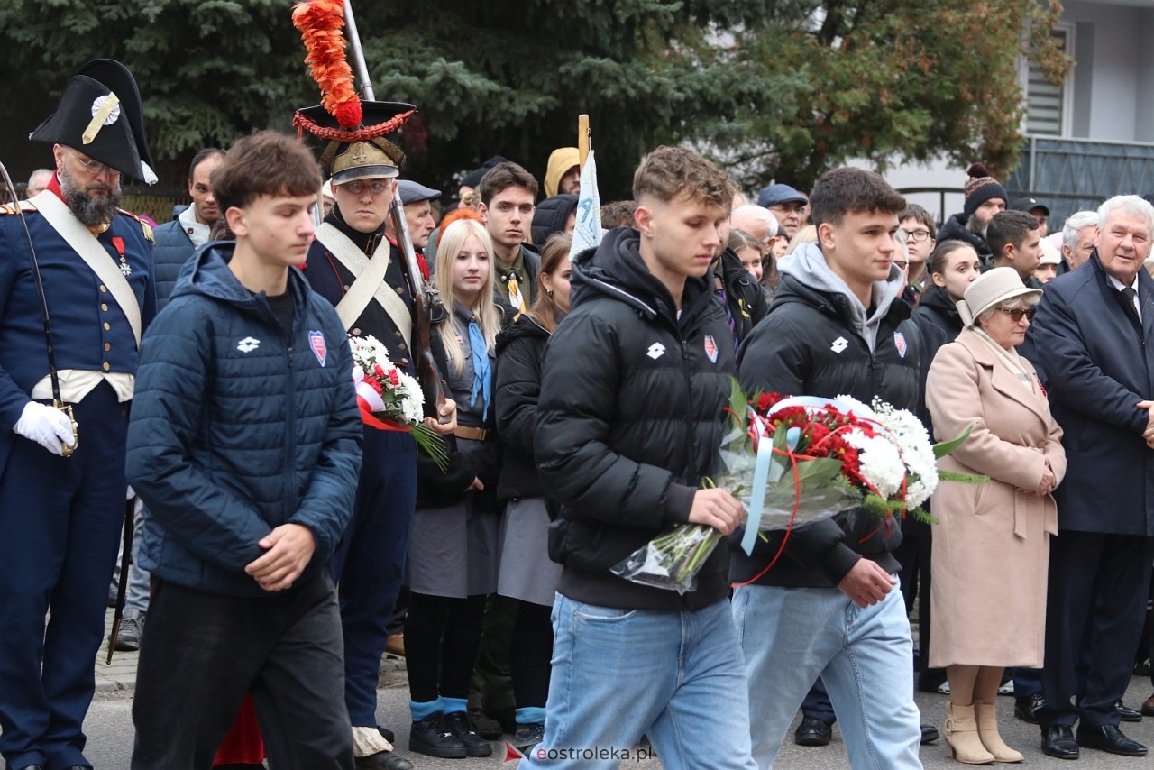 Święto Niepodległości 2025 w Ostrołęce - składanie kwiatów [11.11.2025] - zdjęcie #38 - eOstroleka.pl