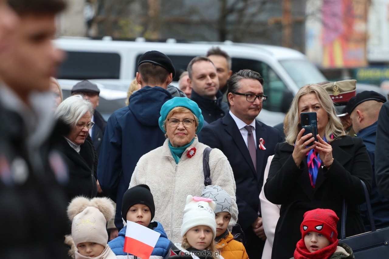 Święto Niepodległości 2025 w Ostrołęce - składanie kwiatów [11.11.2025] - zdjęcie #34 - eOstroleka.pl