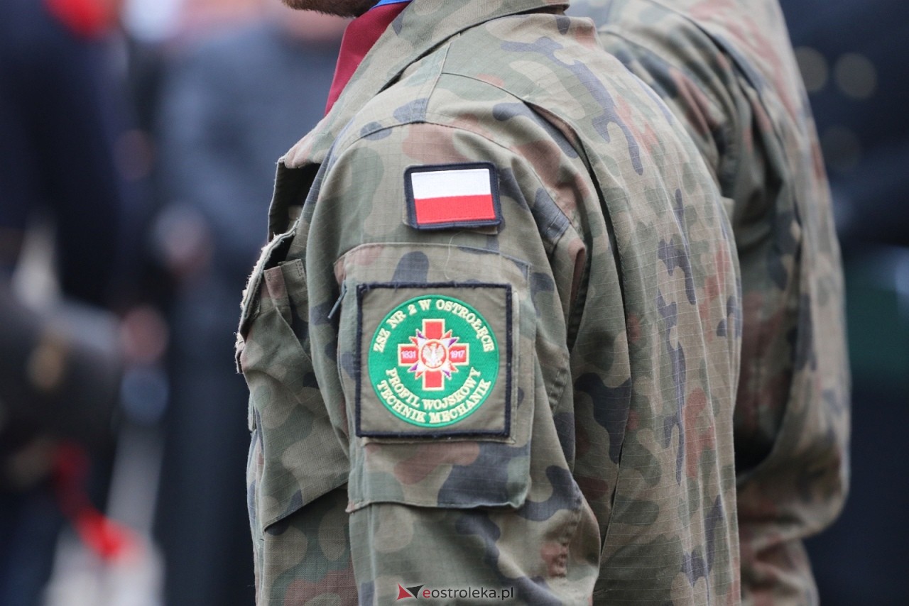 Święto Niepodległości 2025 w Ostrołęce - składanie kwiatów [11.11.2025] - zdjęcie #21 - eOstroleka.pl