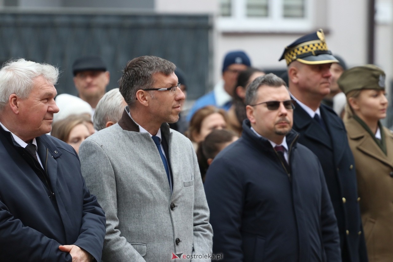 Święto Niepodległości 2025 w Ostrołęce - składanie kwiatów [11.11.2025] - zdjęcie #15 - eOstroleka.pl