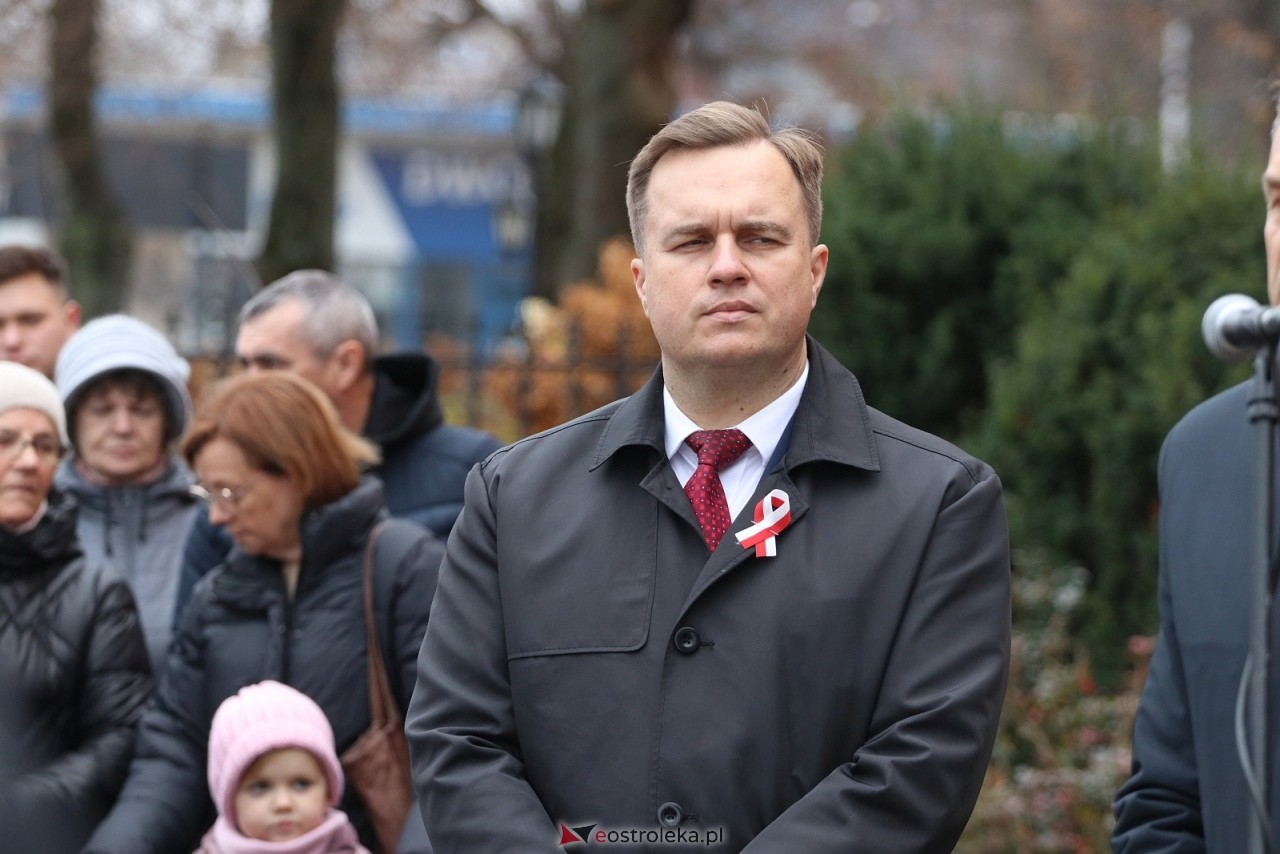 Święto Niepodległości 2025 w Ostrołęce - składanie kwiatów [11.11.2025] - zdjęcie #13 - eOstroleka.pl