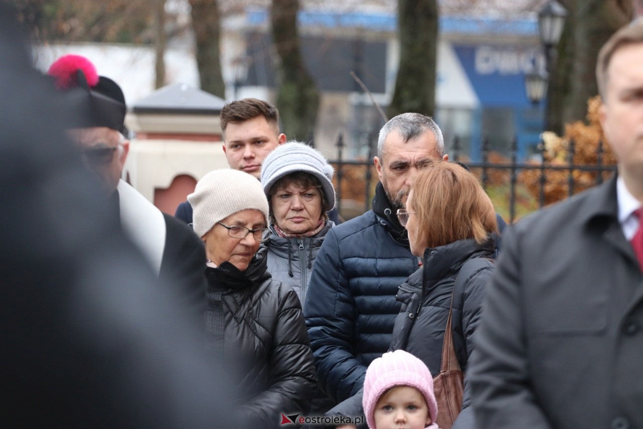 Święto Niepodległości 2025 w Ostrołęce - składanie kwiatów [11.11.2025] - zdjęcie #12 - eOstroleka.pl