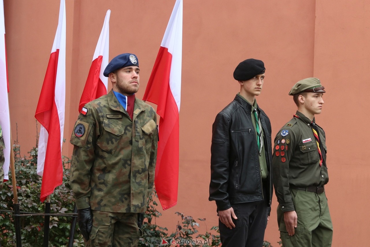 Święto Niepodległości 2025 w Ostrołęce - składanie kwiatów [11.11.2025] - zdjęcie #7 - eOstroleka.pl