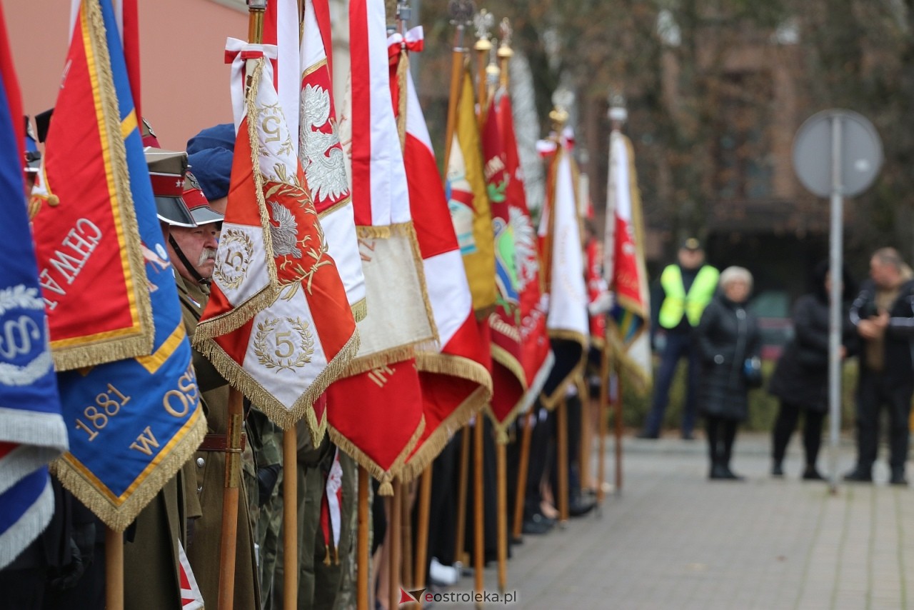 Święto Niepodległości 2025 w Ostrołęce - składanie kwiatów [11.11.2025] - zdjęcie #5 - eOstroleka.pl