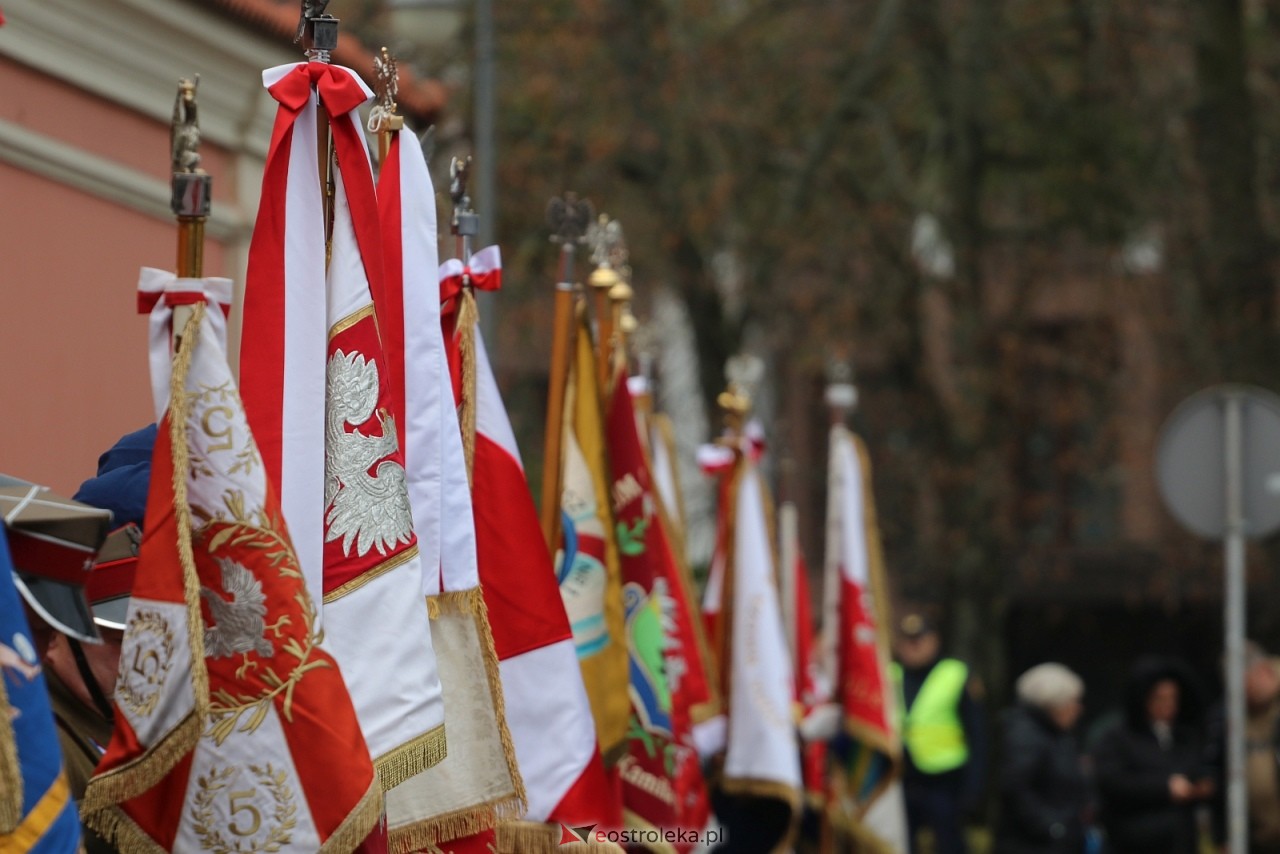 Święto Niepodległości 2025 w Ostrołęce - składanie kwiatów [11.11.2025] - zdjęcie #4 - eOstroleka.pl