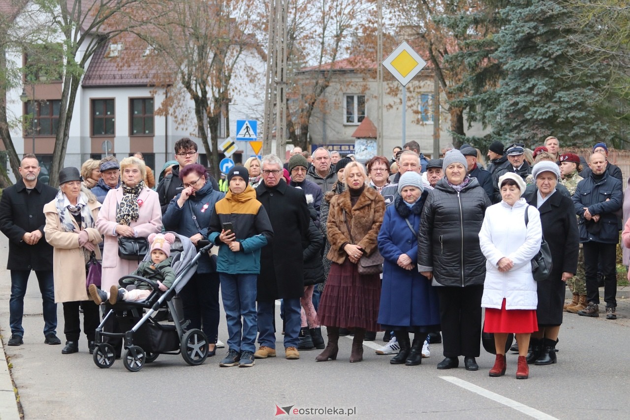 Święto Niepodległości 2025 w Ostrołęce - składanie kwiatów [11.11.2025] - zdjęcie #3 - eOstroleka.pl