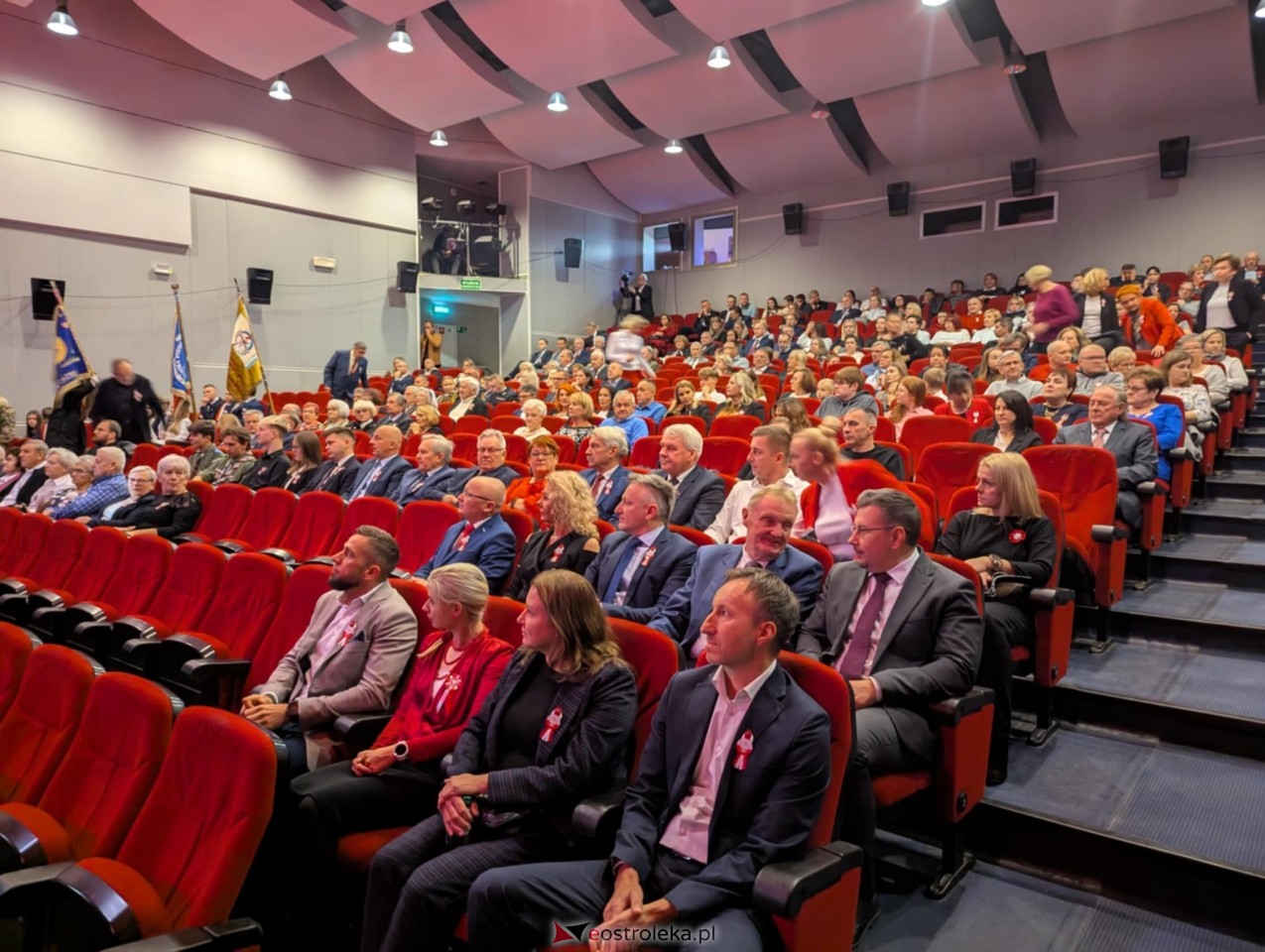 Święto Niepodległości 2025 w Ostrołęce - Sesja rady miasta [11.11.2025] - zdjęcie #60 - eOstroleka.pl