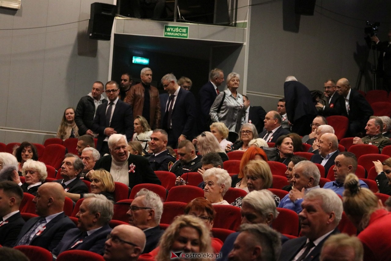 Święto Niepodległości 2025 w Ostrołęce - Sesja rady miasta [11.11.2025] - zdjęcie #43 - eOstroleka.pl