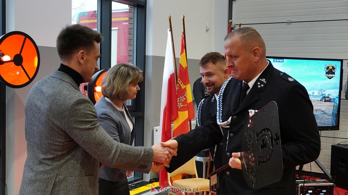 Otwarcie nowej strażnicy OSP Czerwin [11.11.2025] - zdjęcie #16 - eOstroleka.pl