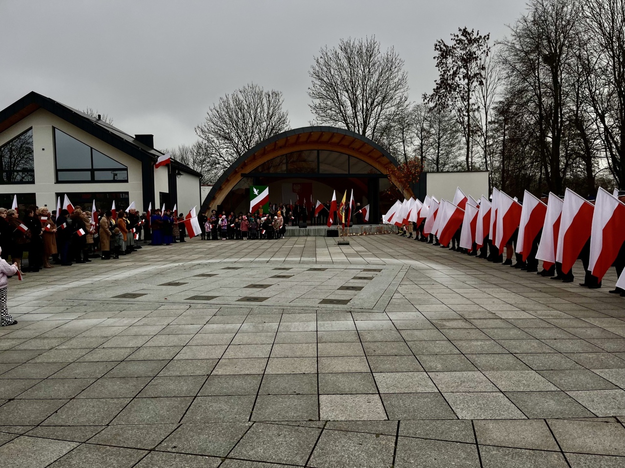 Uroczyste obchody Narodowego Święta Niepodległości w Troszynie [11.11.2025] - zdjęcie #8 - eOstroleka.pl