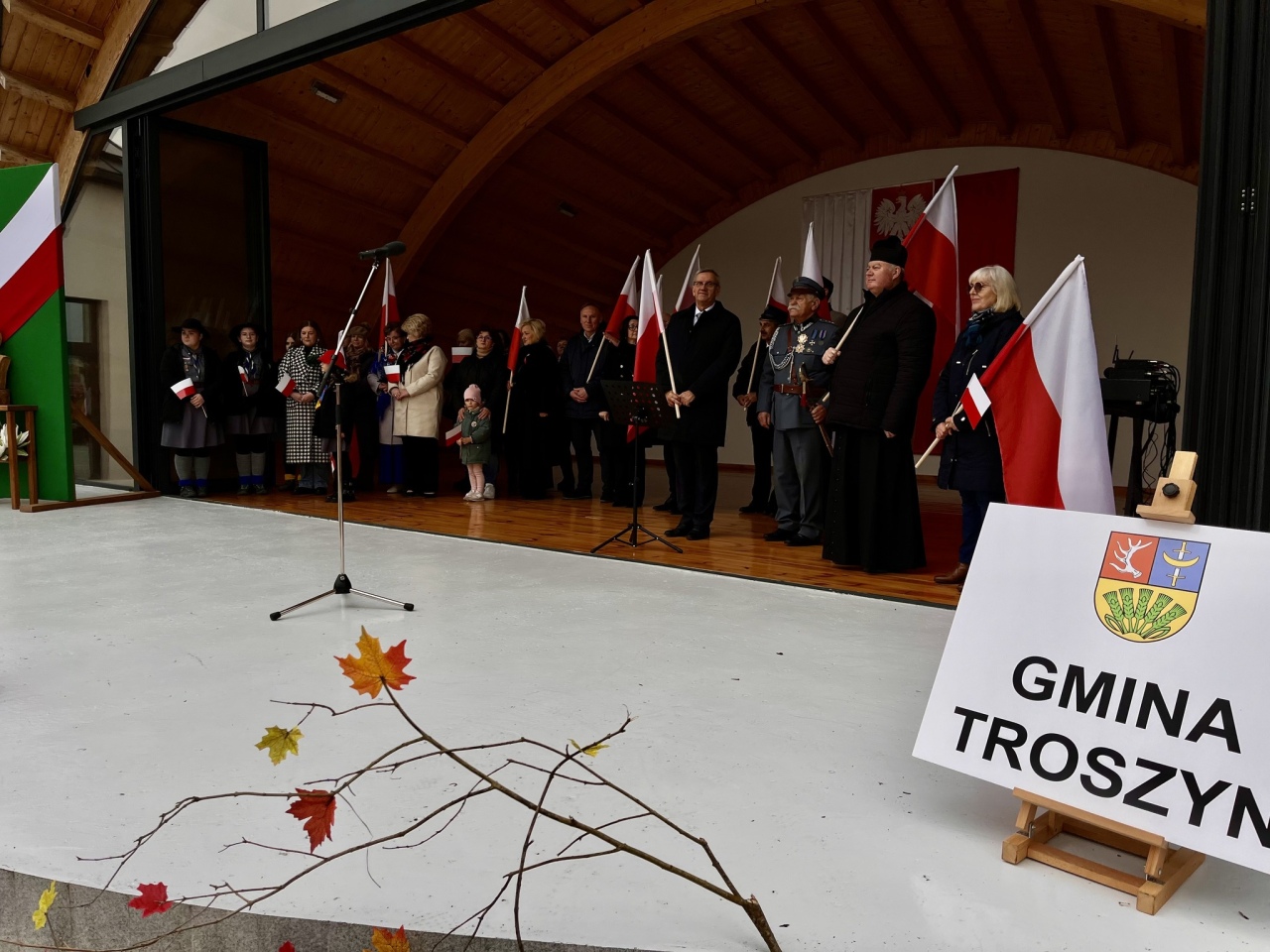 Uroczyste obchody Narodowego Święta Niepodległości w Troszynie [11.11.2025] - zdjęcie #3 - eOstroleka.pl