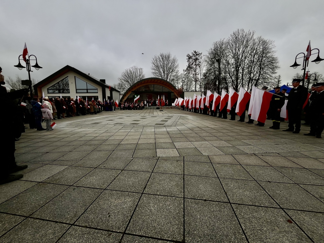 Uroczyste obchody Narodowego Święta Niepodległości w Troszynie [11.11.2025] - zdjęcie #1 - eOstroleka.pl