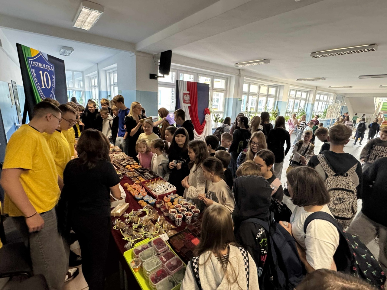 Kiermasz charytatywny w SP 10 w Ostrołęce [5.11.2025] - zdjęcie #55 - eOstroleka.pl