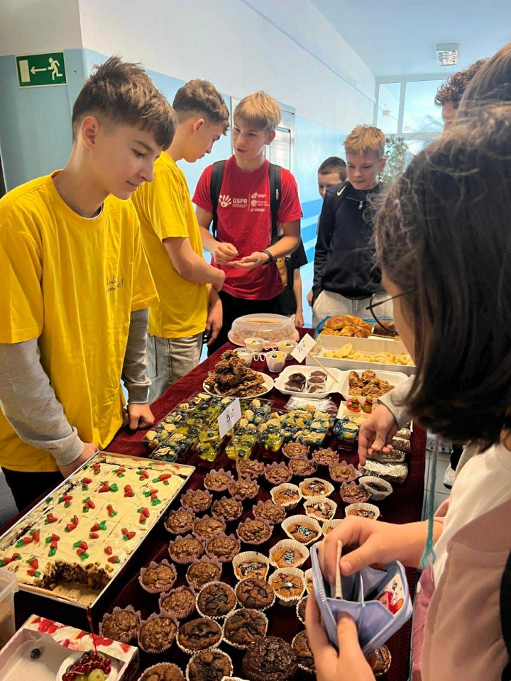 Kiermasz charytatywny w SP 10 w Ostrołęce [5.11.2025] - zdjęcie #51 - eOstroleka.pl