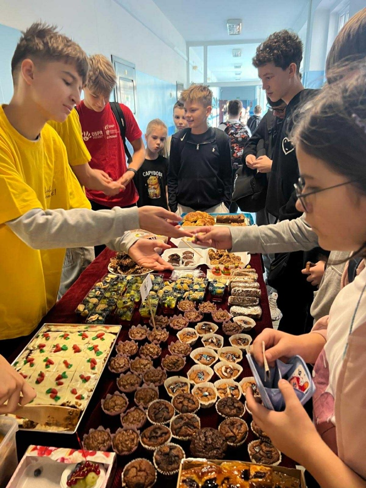 Kiermasz charytatywny w SP 10 w Ostrołęce [5.11.2025] - zdjęcie #48 - eOstroleka.pl