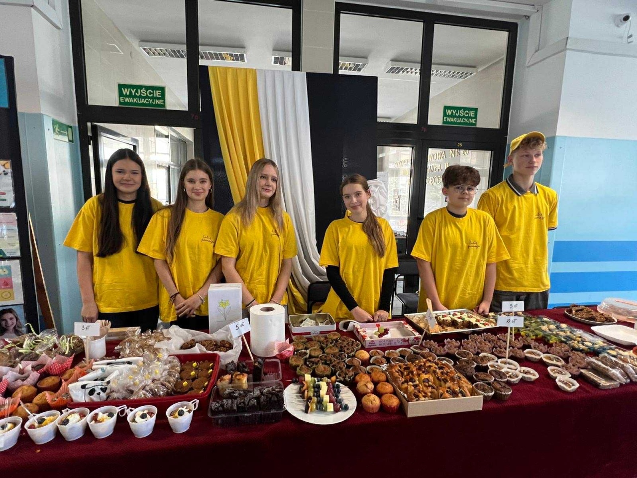 Kiermasz charytatywny w SP 10 w Ostrołęce [5.11.2025] - zdjęcie #46 - eOstroleka.pl