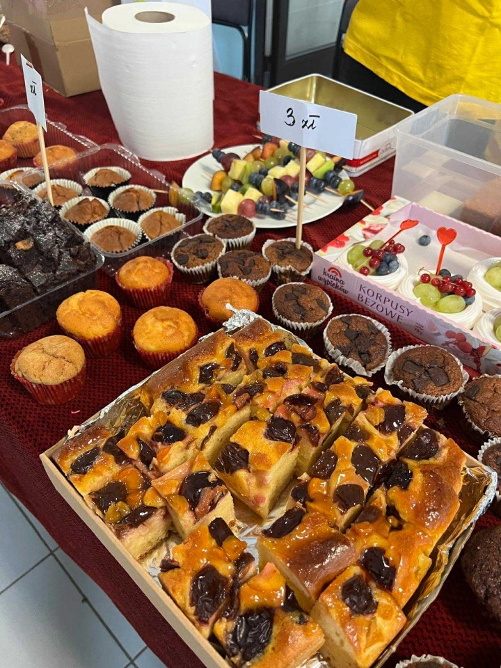 Kiermasz charytatywny w SP 10 w Ostrołęce [5.11.2025] - zdjęcie #45 - eOstroleka.pl