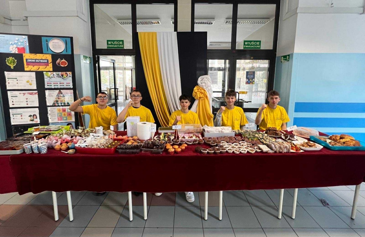 Kiermasz charytatywny w SP 10 w Ostrołęce [5.11.2025] - zdjęcie #42 - eOstroleka.pl