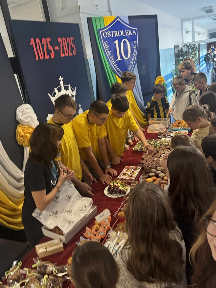 Kiermasz charytatywny w SP 10 w Ostrołęce [5.11.2025] - zdjęcie #41 - eOstroleka.pl