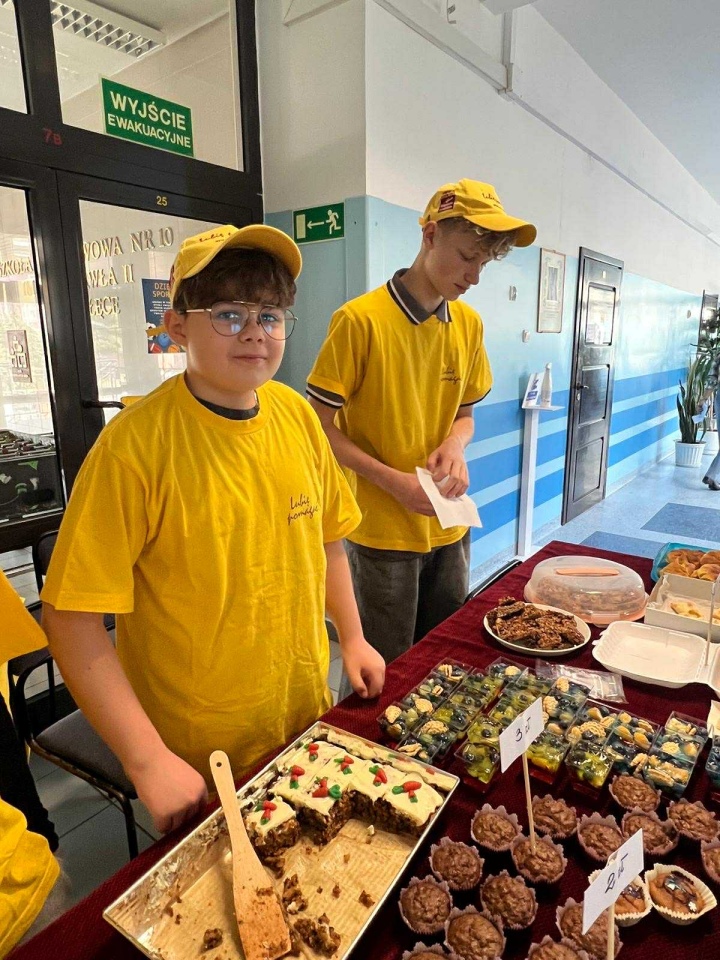 Kiermasz charytatywny w SP 10 w Ostrołęce [5.11.2025] - zdjęcie #40 - eOstroleka.pl